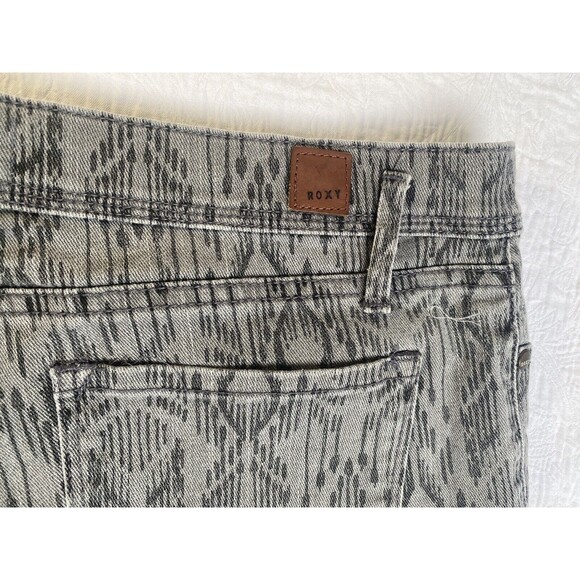 ROXY Denim Short Shorts Women Teen 9/29 Grey Native Distressed Low Rise Raw Hem - Picture 5 of 12